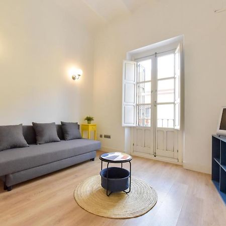 New! Bohemian Apartment In The Center Севілья Екстер'єр фото
