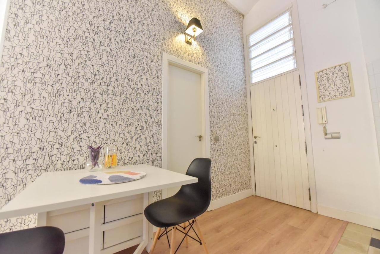 New! Bohemian Apartment In The Center Севілья Екстер'єр фото