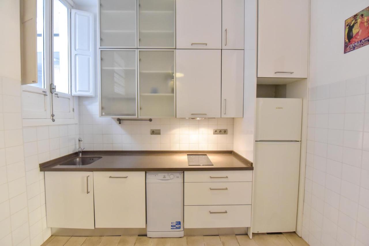 New! Bohemian Apartment In The Center Севілья Екстер'єр фото