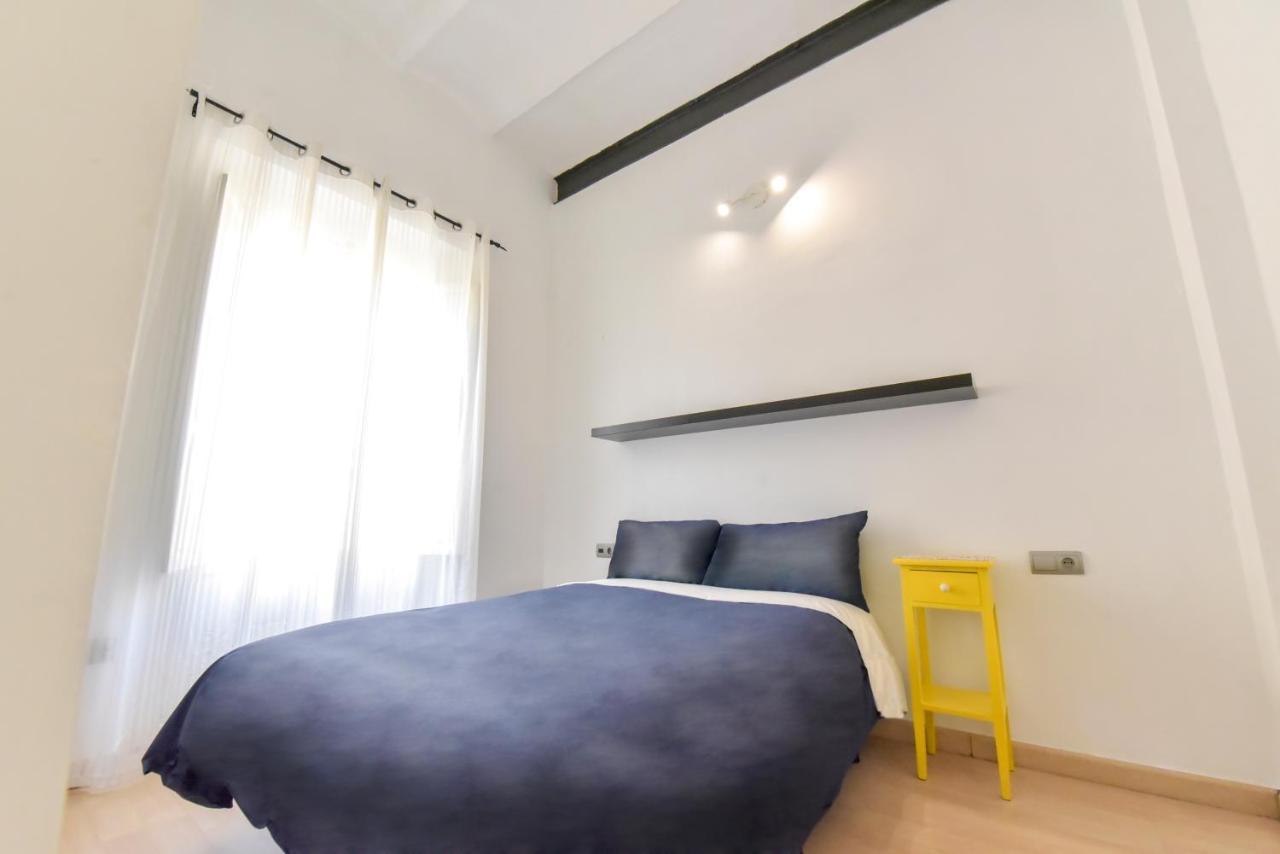 New! Bohemian Apartment In The Center Севілья Екстер'єр фото