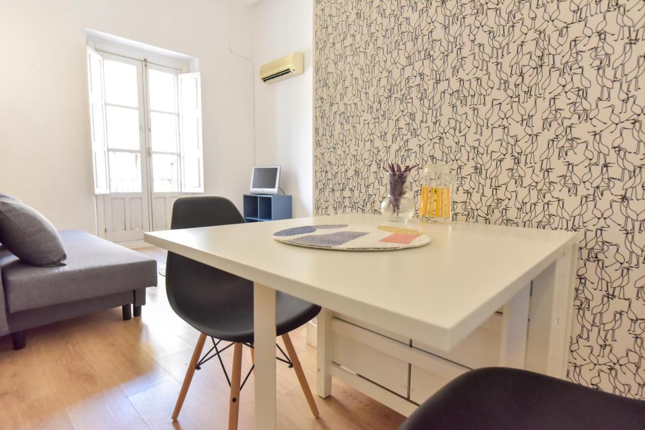 New! Bohemian Apartment In The Center Севілья Екстер'єр фото