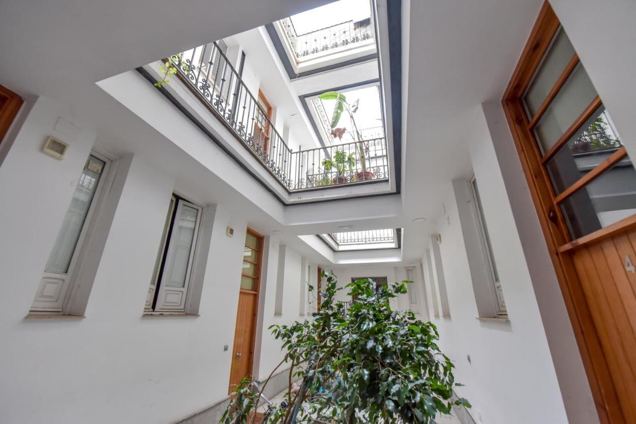 New! Bohemian Apartment In The Center Севілья Екстер'єр фото